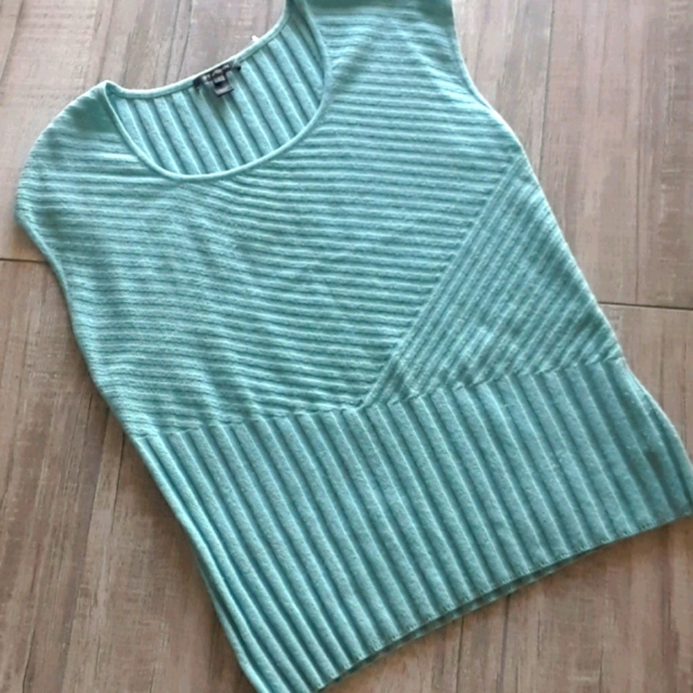 CLEARANCE SALE!ST.JOHN..CASHMERE..LARGE